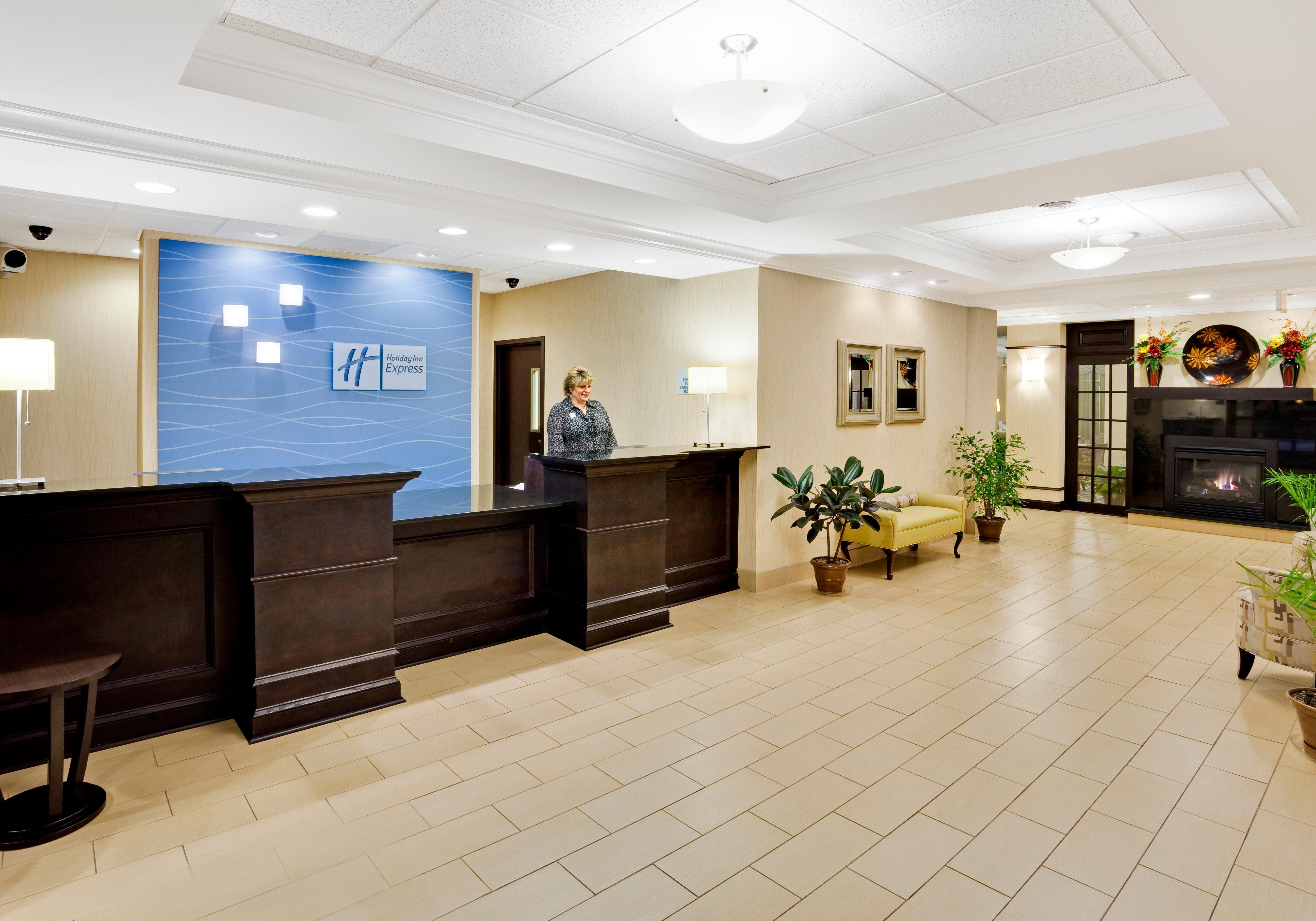 Holiday Inn Express Hotel & Suites Lebanon By Ihg Exterior photo