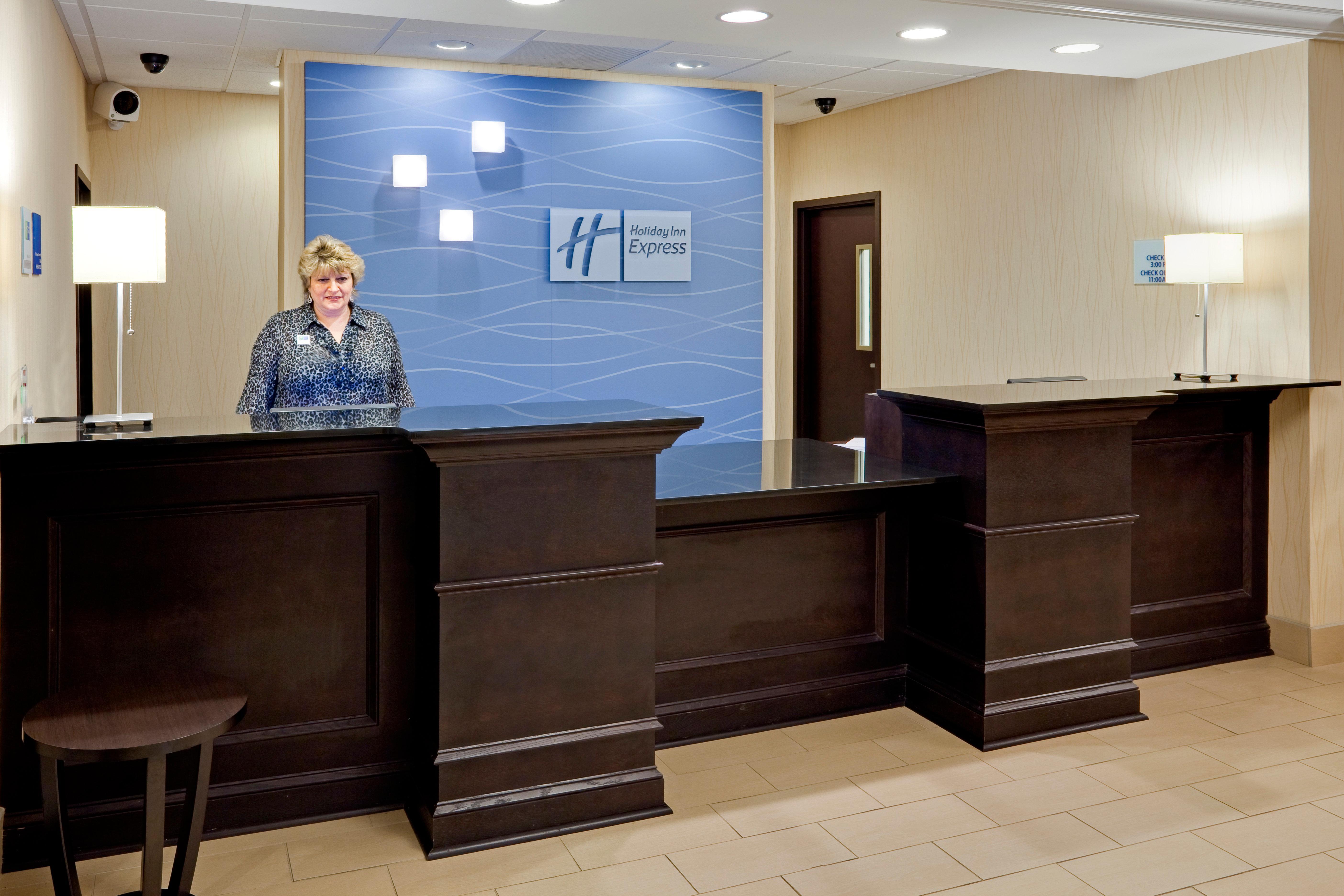 Holiday Inn Express Hotel & Suites Lebanon By Ihg Exterior photo